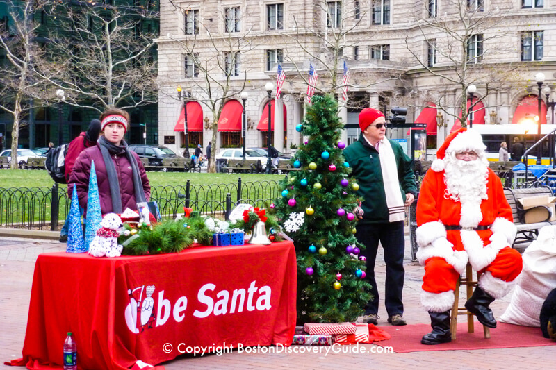 Globe Santa i Back Bay ' s Copley - pladsen-Boston Christmas spirit in action 