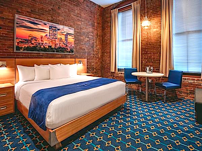 Guestroom at Harborside Inn - photo courtesy of Harborside Inn