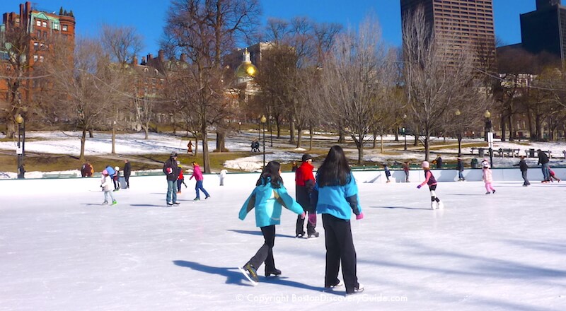 月にボストンのカエルの池でアイススケート's Frog Pond in January