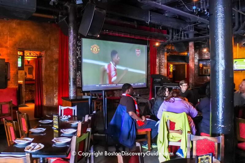 Lansdowne Pub on Sunday morning, with Manchester United playing Arsenal on the big screen