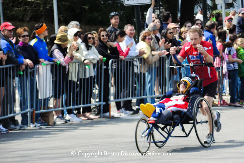 Team Hoyt gets applause - Mile 21 Team Hoyt gets applause - Mile 21