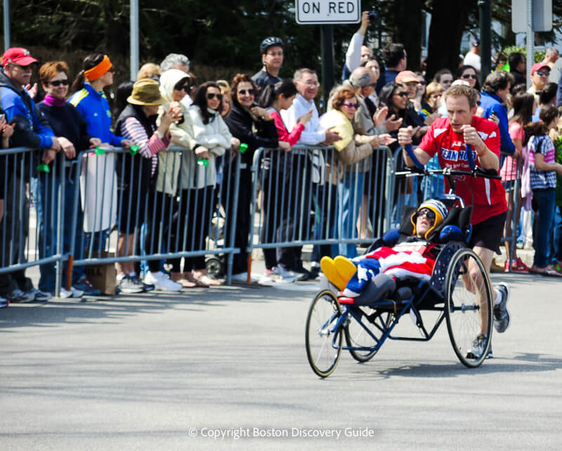 Team Hoyt gets applause - Mile 21