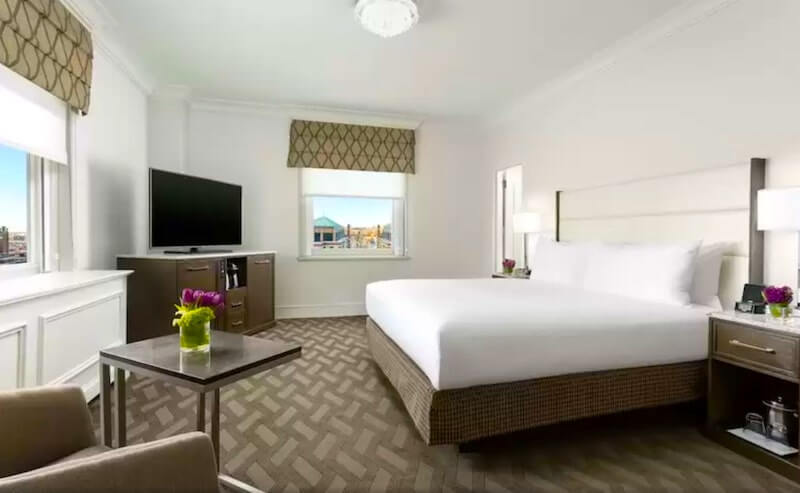 Guestroom in Park Plaza Boston Guestroom in Park Plaza Boston