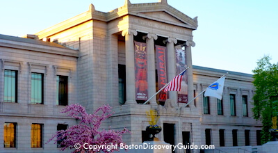 Boston's Museum of Fine Arts - Fenway Entrance Boston's Museum of Fine Arts - Fenway Entrance