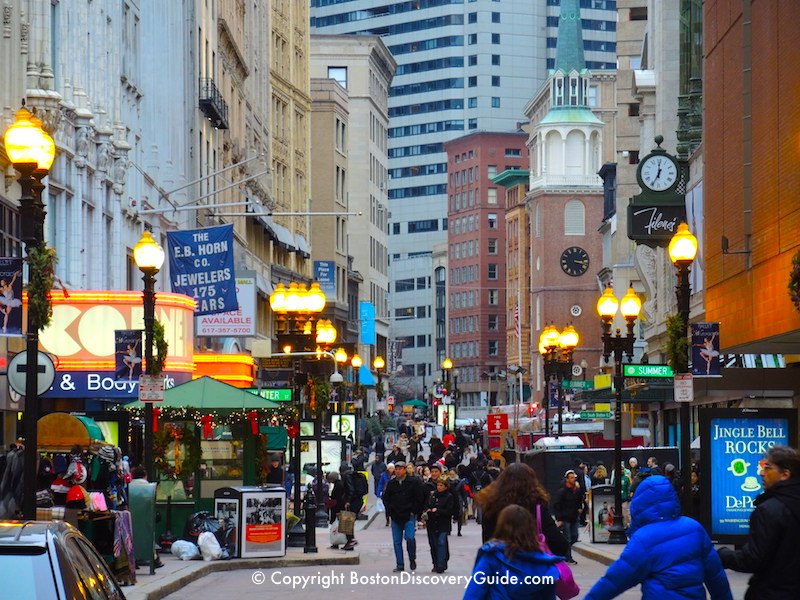 Holiday shoppers and Santa in Boston's Downtown Crossing