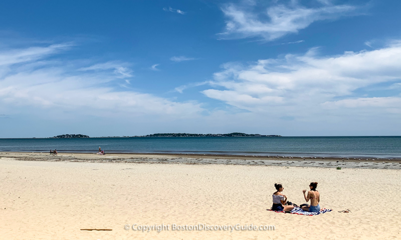 Revere Beach aurinkoisena iltapäivänä 