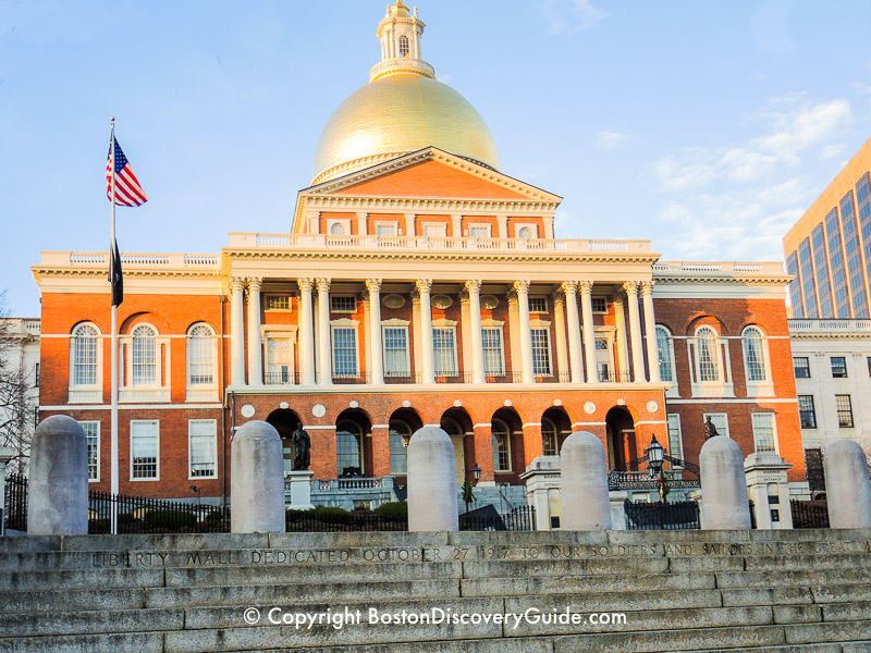 Dedication to World War I soldiers on the steps leading from Boston Common to Beacon Street across from the Massachusetts State House Dedication to World War I soldiers on the steps leading from Boston Common to Beacon Street across from the Massachusetts State House