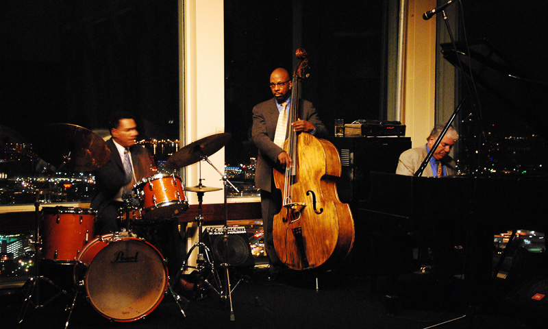 Jazz trio playing in Top of the Hub Lounge (Photo courtesy of May Wong) Jazz trio playing in Top of the Hub Lounge (Photo courtesy of May Wong)