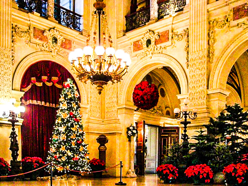 Newport Mansion decorated for Christmas season