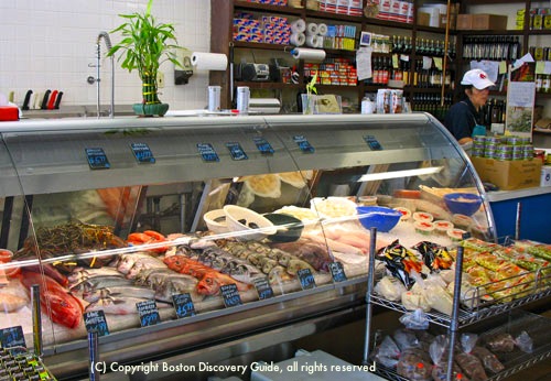 Typical Boston MA fish store / New England Clam Chowder recipe - www.boston-discovery-guide.com